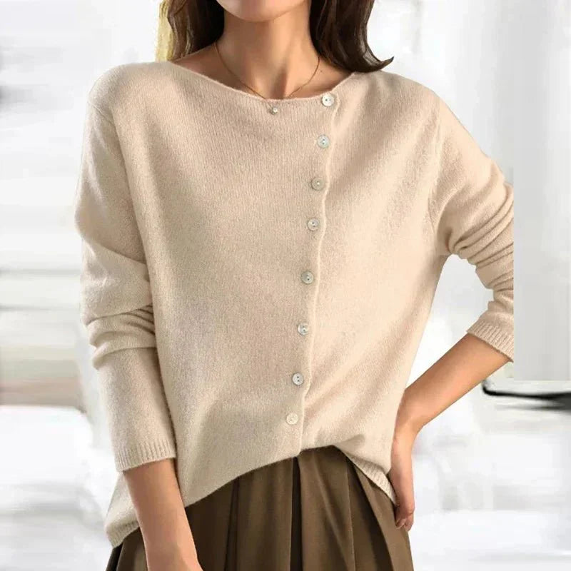 Iya | Chic Button Knit